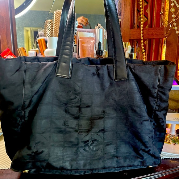 Chanel tote - Picture 1 of 6